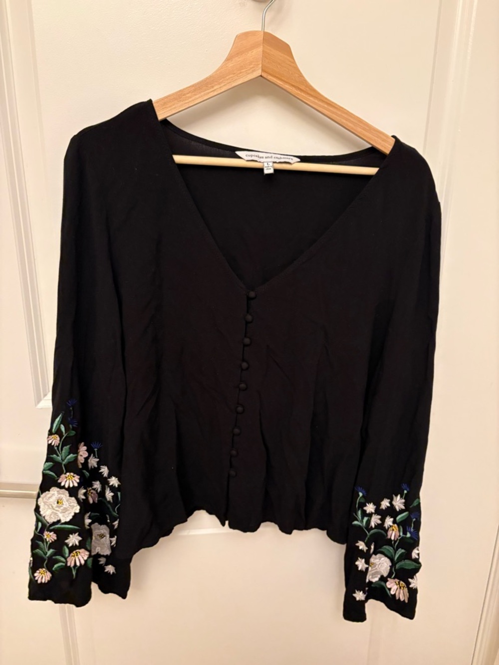 Embroidered Black V-Neck Button Front Top Fairycore cupcakes and cashmere size L